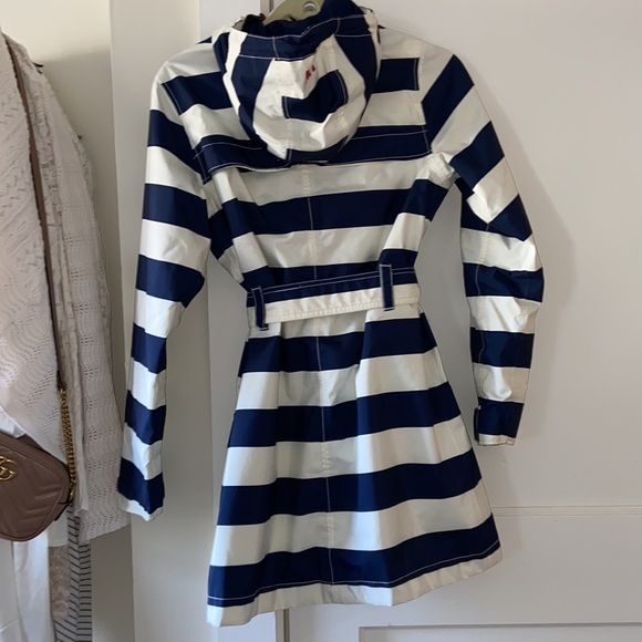 Helly Hansen women’s Lyness striped rain coat. Navy and white striped. - Picture 5 of 8